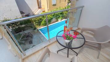Appartement Confort, balcon, vue piscine | Balcon