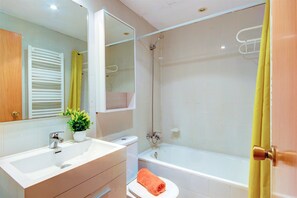 Apartment | Bathroom