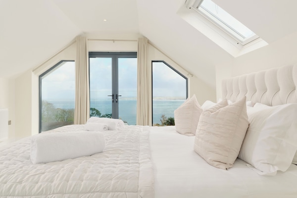 1st Floor Master Bedroom with sea view