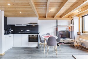 Refrigerador, microondas, parrilla de estufa y lavavajillas 