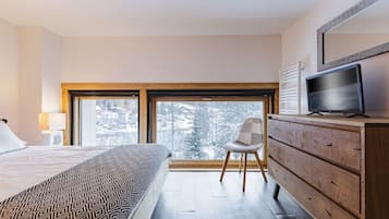 2 slaapkamers, reisbedje, beddengoed