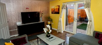 Beautiful Luxurious Home by LFC Stadium