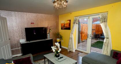 Beautiful Luxurious Home by LFC Stadium