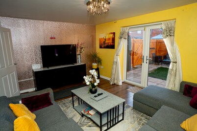 Beautiful Luxurious Home by LFC Stadium
