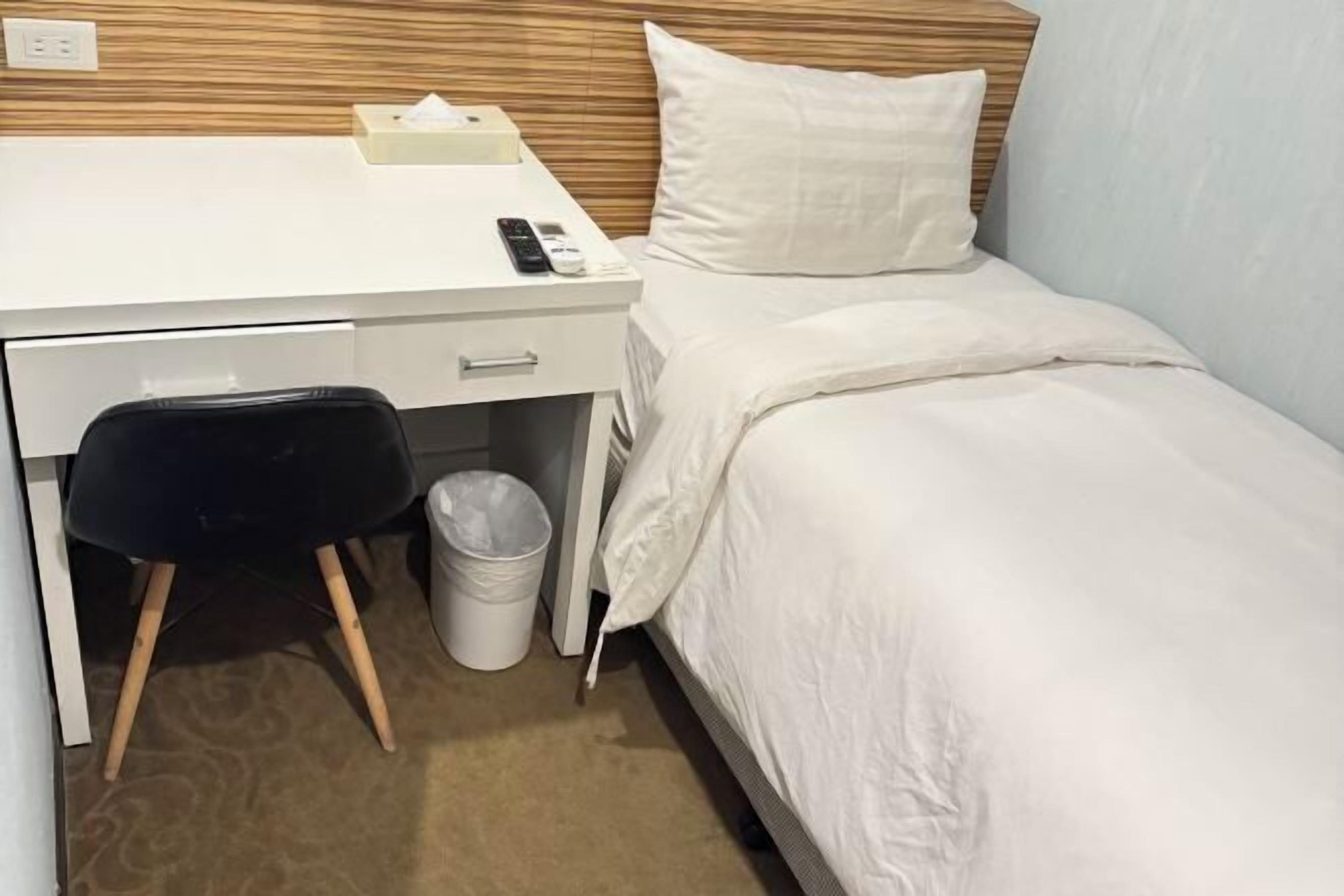 Free minibar, laptop workspace, free WiFi