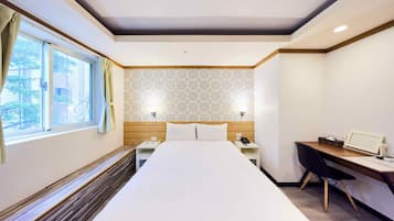 Deluxe Double Room, 1 Double Bed, Non Smoking, City View | Free minibar, laptop workspace, free WiFi