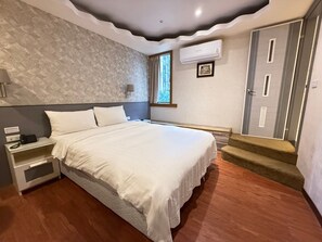 Deluxe Double Room, 1 Double Bed, Non Smoking, City View | Free minibar, laptop workspace, free WiFi