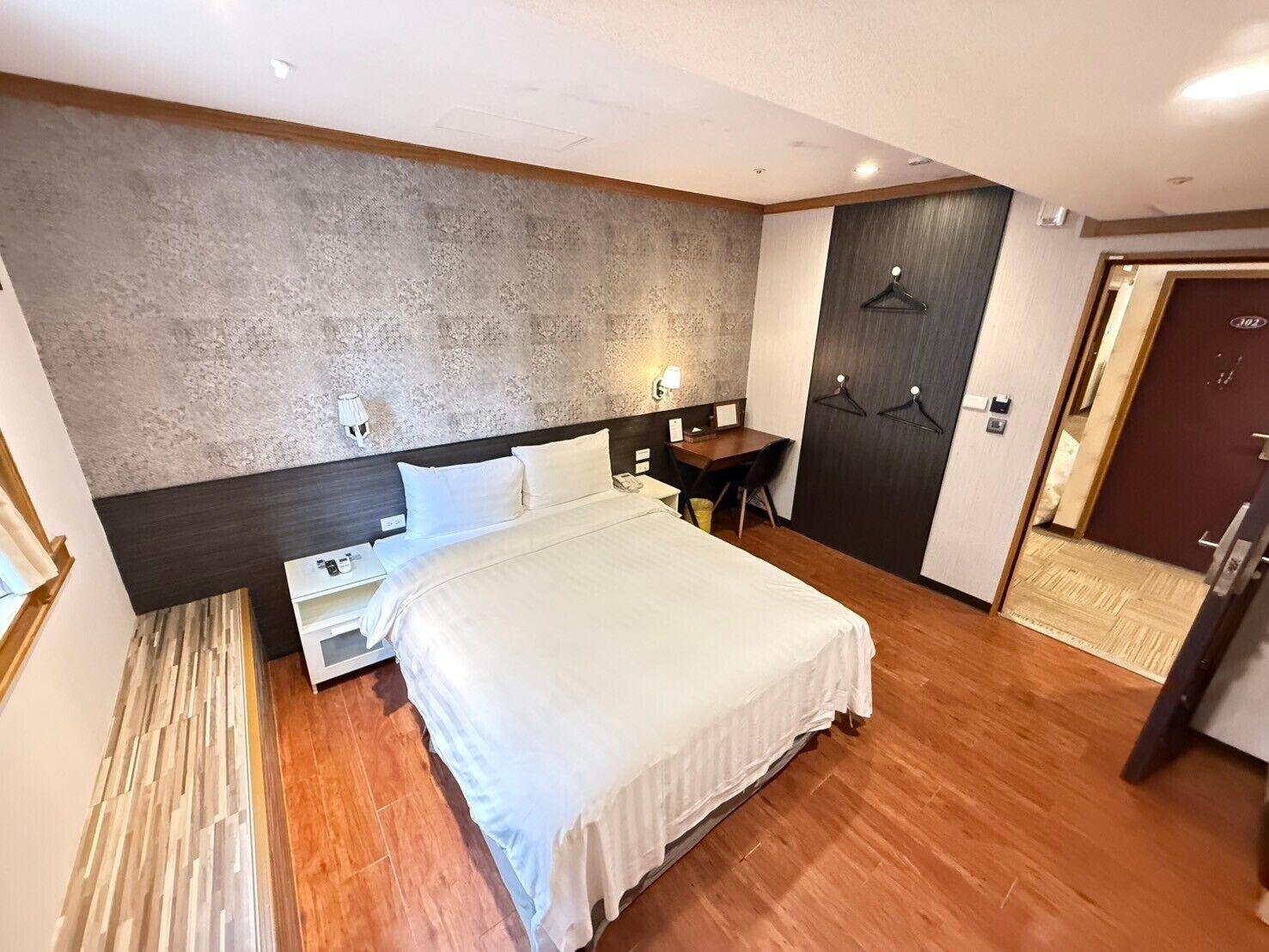 Deluxe Double Room, 1 Double Bed, Non Smoking, City View | Free minibar, laptop workspace, free WiFi