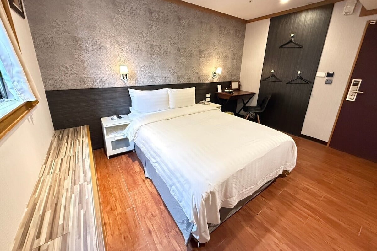 Deluxe Double Room, 1 Double Bed, Non Smoking, City View | Front of property