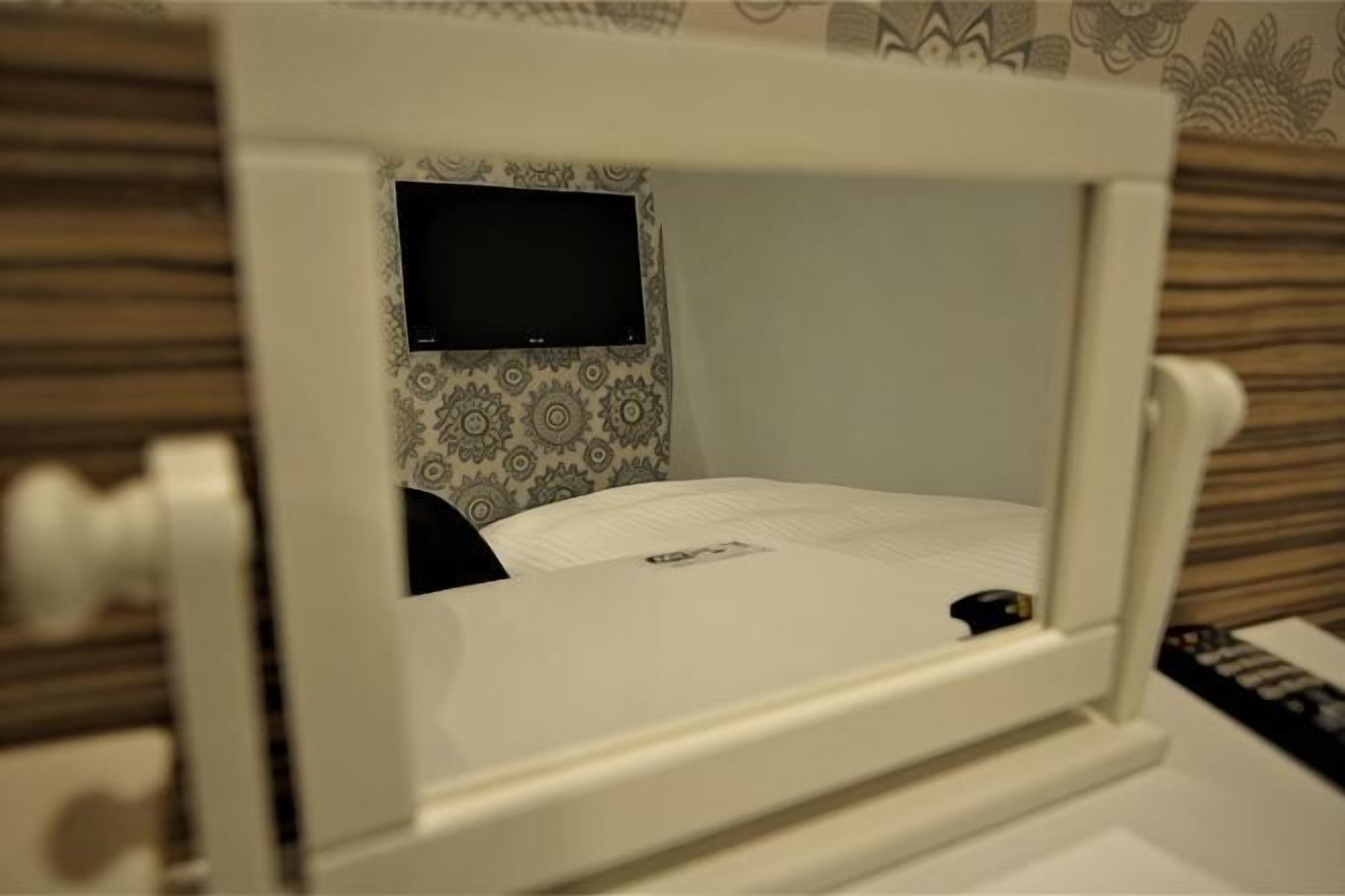 Free minibar, laptop workspace, free WiFi