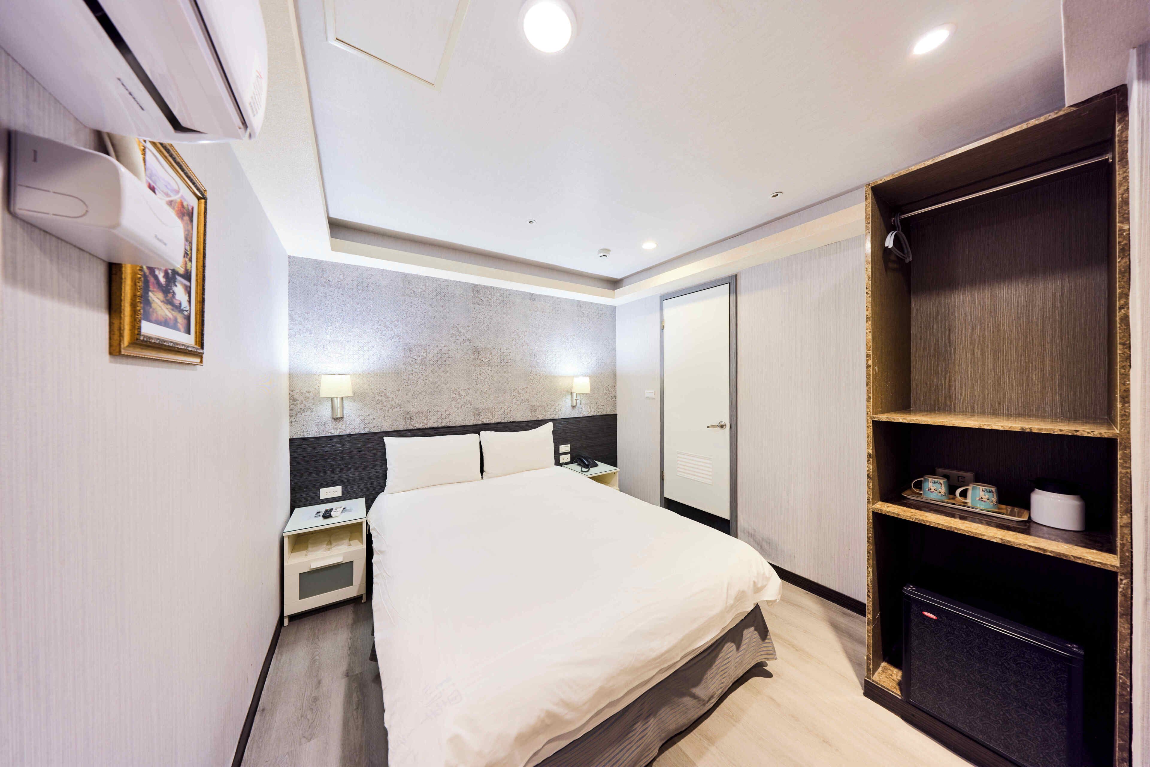 Standard Double Room, 1 Double Bed, Non Smoking | Free minibar, laptop workspace, free WiFi