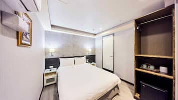 Standard Double Room, 1 Double Bed, Non Smoking | Free minibar, laptop workspace, free WiFi