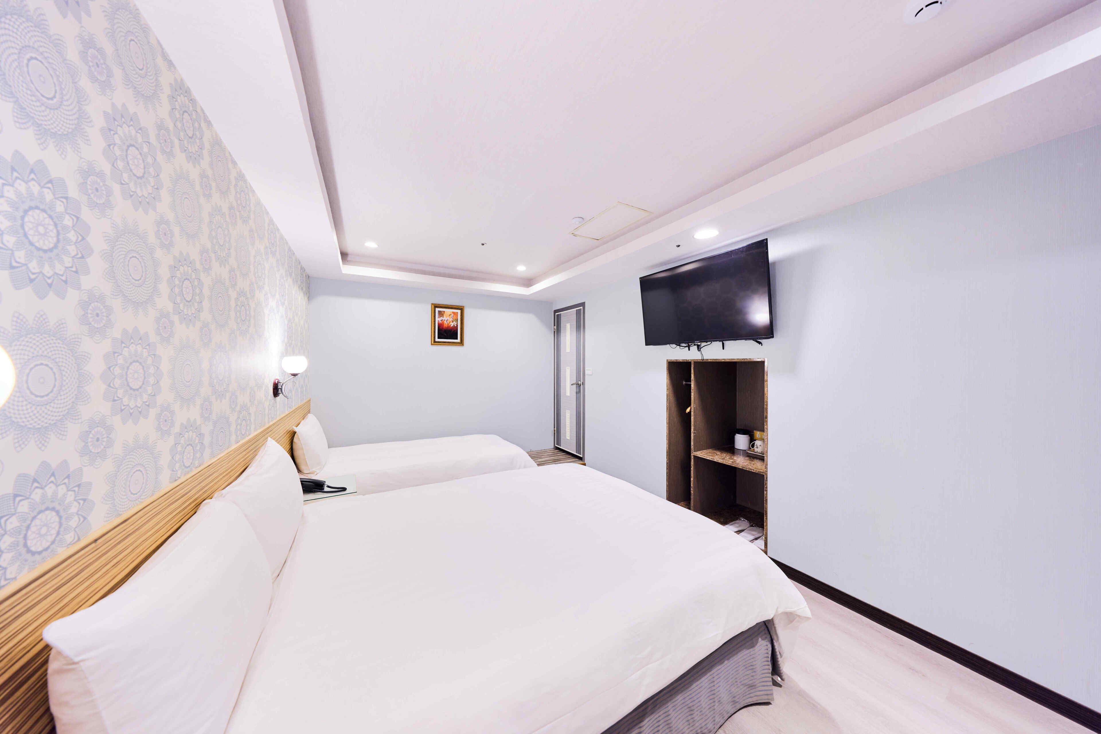 Basic Triple Room, Non Smoking | Free minibar, laptop workspace, free WiFi