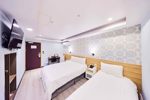 Basic Triple Room, Non Smoking | Free minibar, laptop workspace, free WiFi