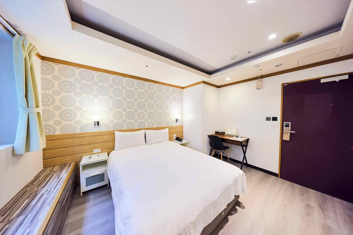 Deluxe Double Room, 1 Double Bed, Non Smoking, City View | Minibar (free items), laptop workspace, WiFi (free)
