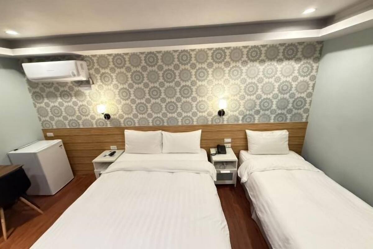 Free minibar, laptop workspace, free WiFi