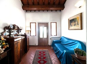 House | 3 bedrooms, individually furnished, bed sheets