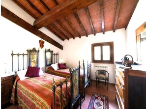 House | 3 bedrooms, individually furnished, bed sheets