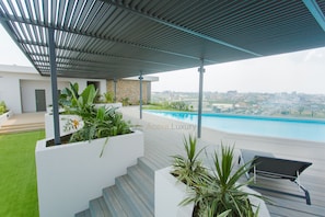 2 outdoor pools - Accra Luxury Apartments at Loxwood (Accra)