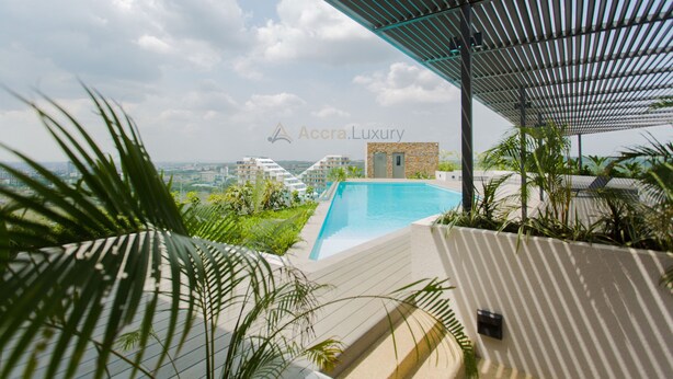 Kolam renang rooftop