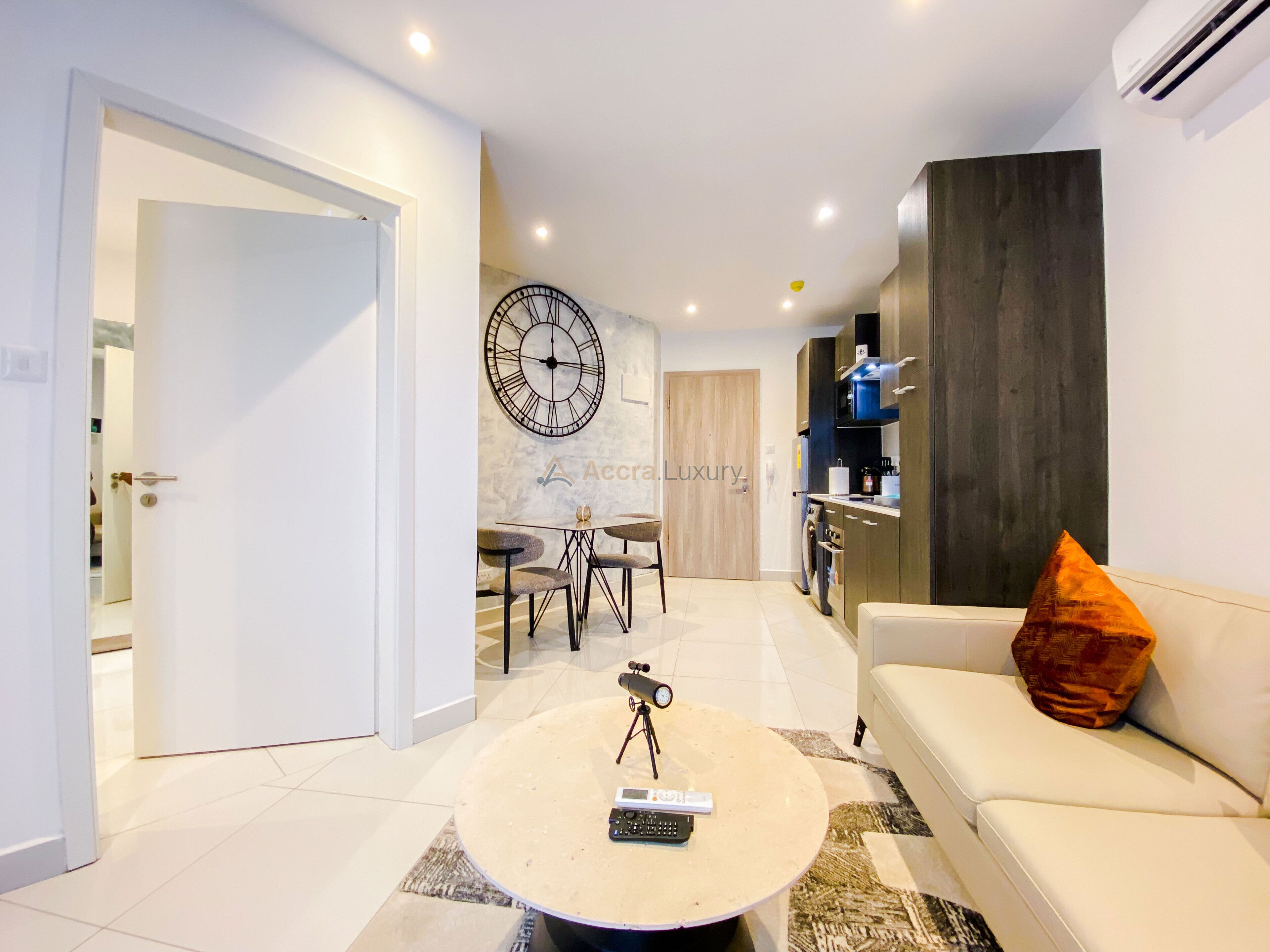 Premium Apartment, 1 Bedroom | Living area | Smart TV, Netflix, Hulu, streaming services
