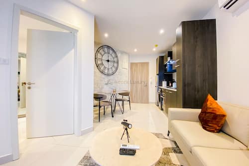 Premium Apartment, 1 Bedroom | Living area | Smart TV, Netflix, Hulu, streaming services
