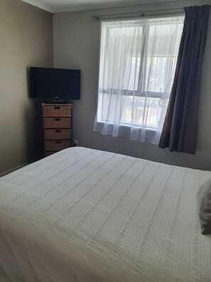 2 bedrooms - Central Rakaia Home (Rakaia)