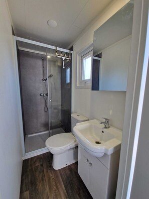 Shower, eco-friendly toiletries, towels, toilet paper