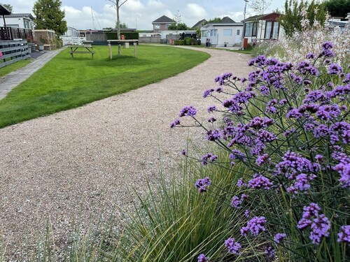 New chalet 2 on the edge of the Wadden Sea and Amstelmeer with private terrace!