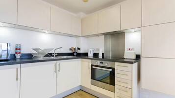 Căn hộ | Bếp riêng | Tủ lạnh, lò vi sóng, lò nướng, bếp nấu