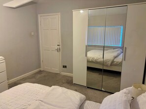 House | 2 bedrooms, free WiFi, bed sheets - Ehsaan's Birmingham Retreat (Birmingham)