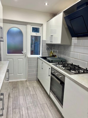 하우스 | 전용 주방 | 냉장고, 전자레인지, 오븐, 쿡탑