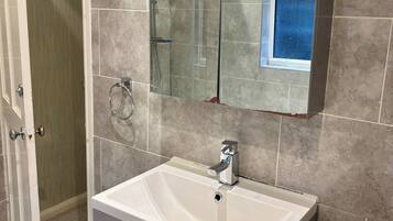 House | Bathroom | Combined shower/tub, deep soaking tub, towels