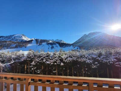 Spacious chalet with fireplace and cinema room in Montgenèvre