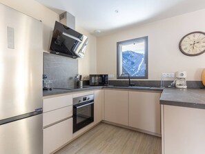 冷蔵庫、電子レンジ、オーブン、食器洗い機