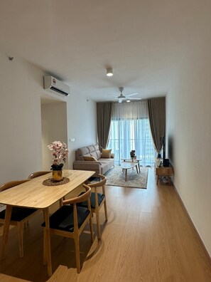 Interior - Spacious 3-bedroom apartment with AC, Netflix, WiFi nearby KLIA, Splash Mania (Banting)