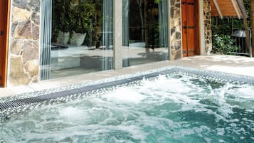 Luxury Villa | 1 bedroom, iron/ironing board, free WiFi, bed sheets
