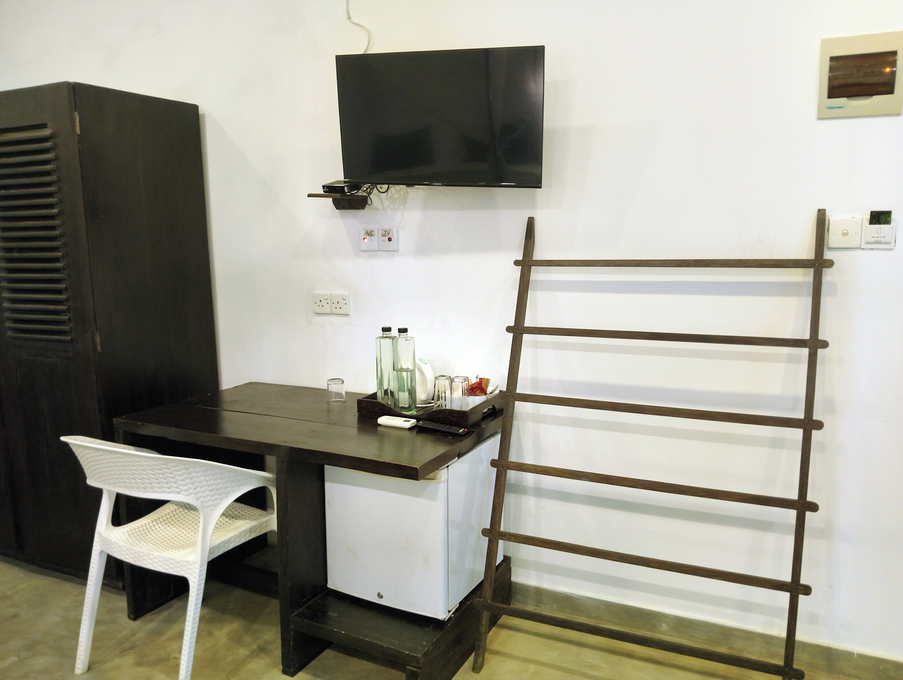 ห้องแฟมิลี่, วิวสระว่ายน้ำ | ตกแต่งพิเศษโดยเฉพาะ, โต๊ะทำงาน, พื้นที่ทำงานแบบใช้แล็ปท็อป