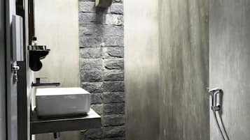 Classic Chalet | Bathroom | Shower, free toiletries, towels, soap