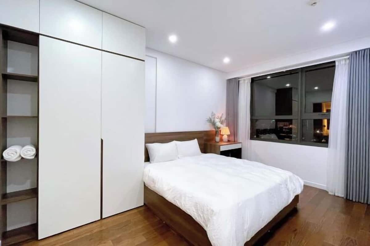 Hypo-allergenic bedding, down duvets, desk, laptop workspace