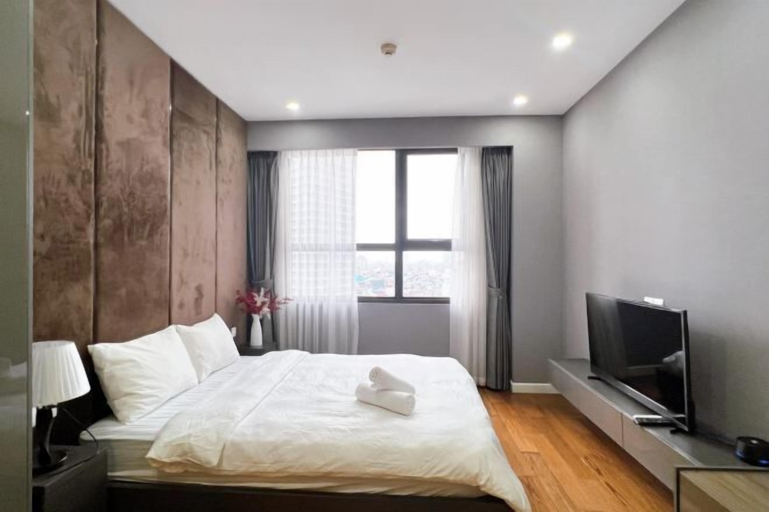 Hypo-allergenic bedding, down comforters, individually furnished, desk