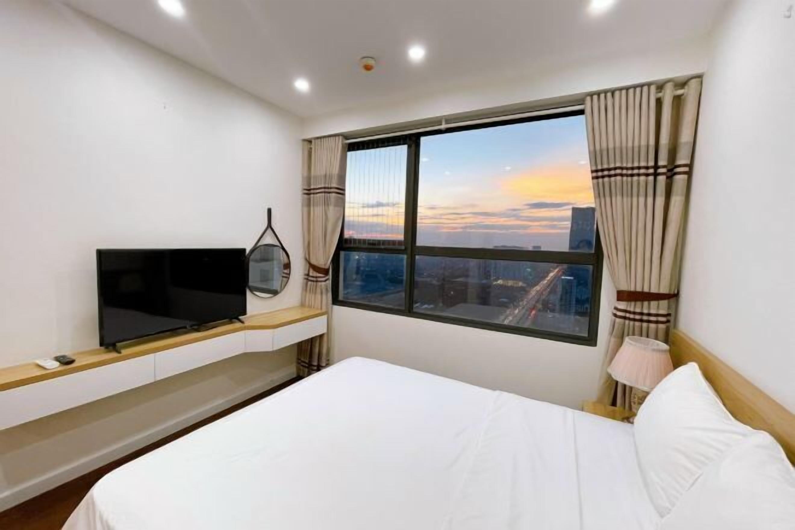 Hypo-allergenic bedding, down comforters, individually furnished, desk