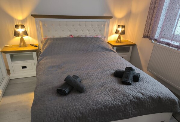 2 bedrooms, WiFi, bed sheets - Mountain view, cozy 1-bedroom apartment in charming Baia Mare with WiFi (Baia Mare)