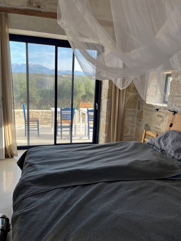 1 bedroom, iron/ironing board, WiFi, bed sheets - Quiet house in southern Crete, picturesque sea and mountain views, beach within walking distance (Pitsidia)