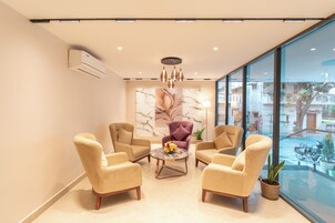 로비 좌석 공간