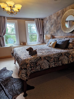 Blackout curtains, soundproofing, free WiFi, bed sheets - Drumee Lodge (Castlewellan)