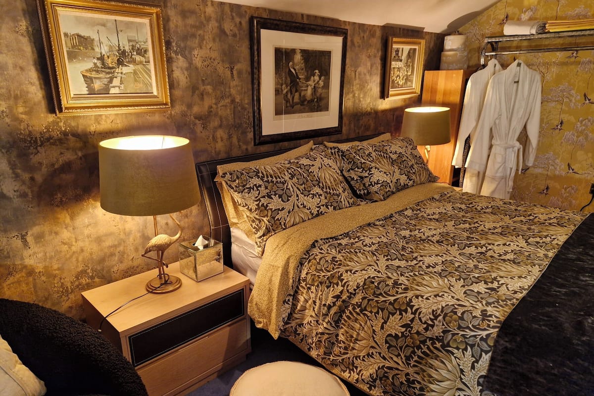 Deluxe Twin Room | Blackout drapes, soundproofing, free WiFi, bed sheets