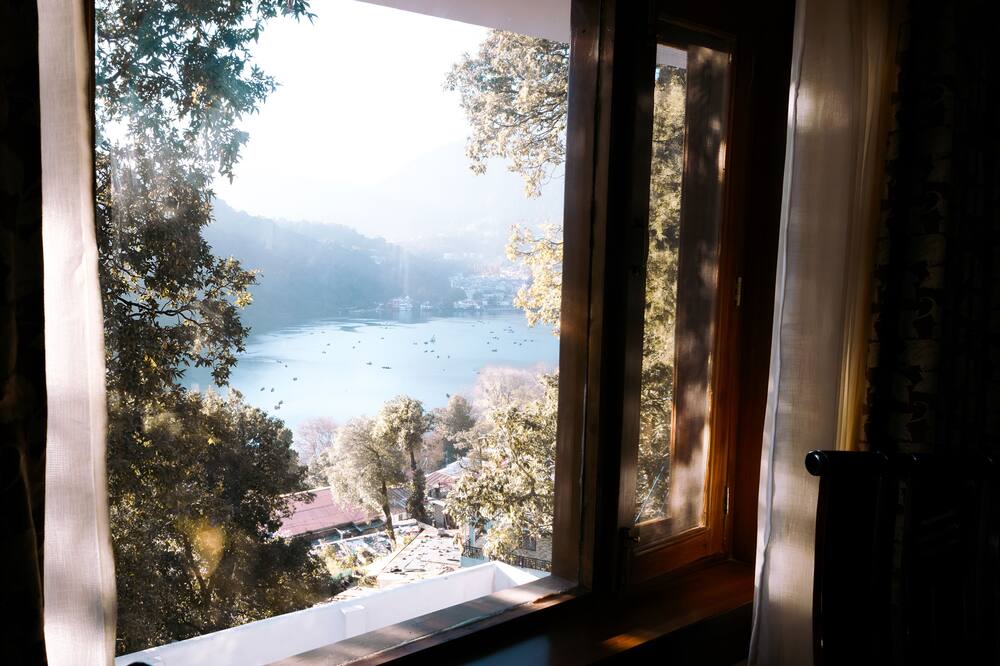 jüSTa Lake View Residences, Nainital