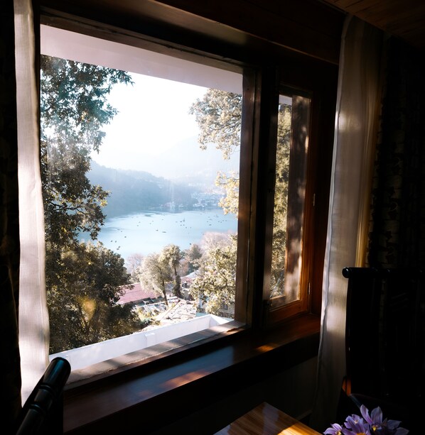 Khumani, Lake View | Iron/ironing board, free WiFi