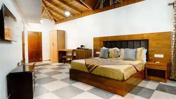 Buransh, Lake View | Iron/ironing board, free WiFi